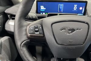 FORD MUSTANG MACH-E esikatselu 24