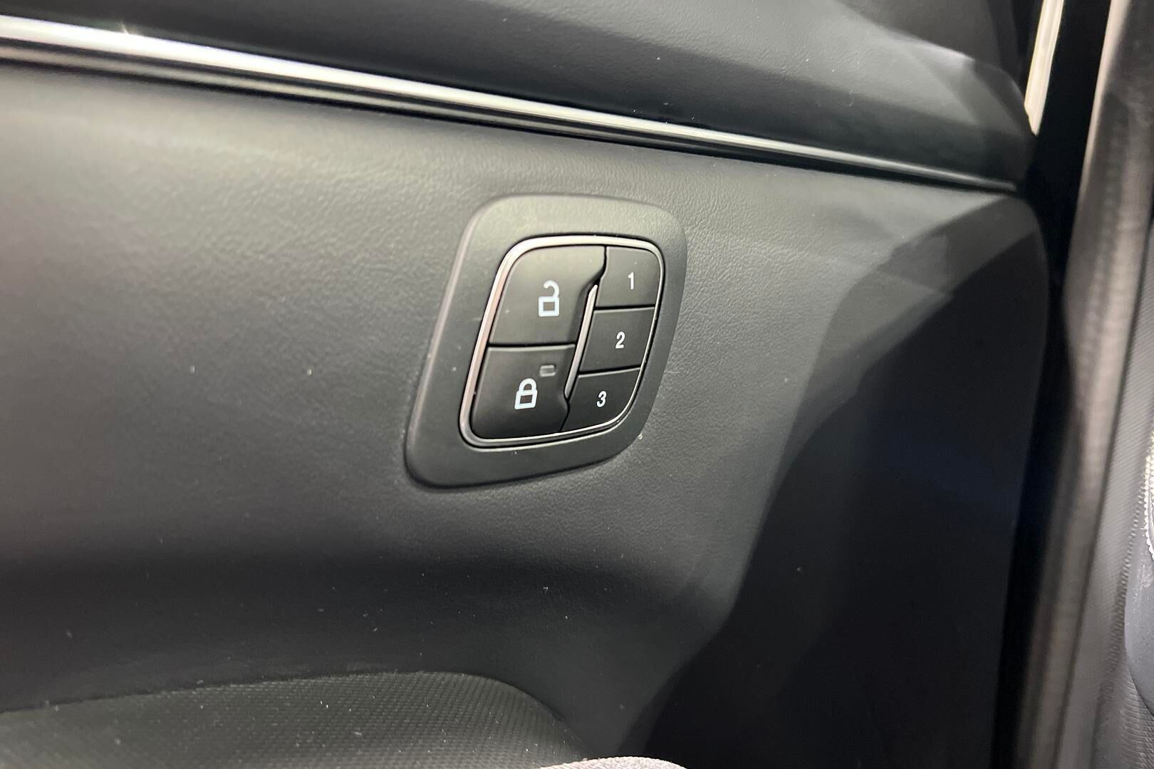 FORD MUSTANG MACH-E iso kuva 26