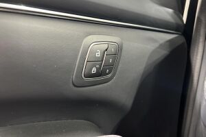 FORD MUSTANG MACH-E esikatselu 26