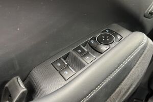 FORD MUSTANG MACH-E esikatselu 27