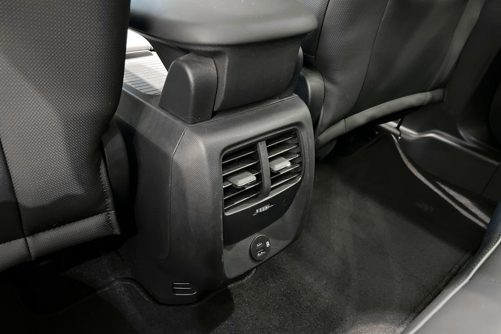 FORD MUSTANG MACH-E iso kuva 30