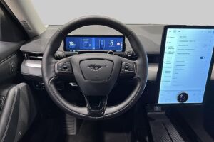 FORD MUSTANG MACH-E esikatselu 31