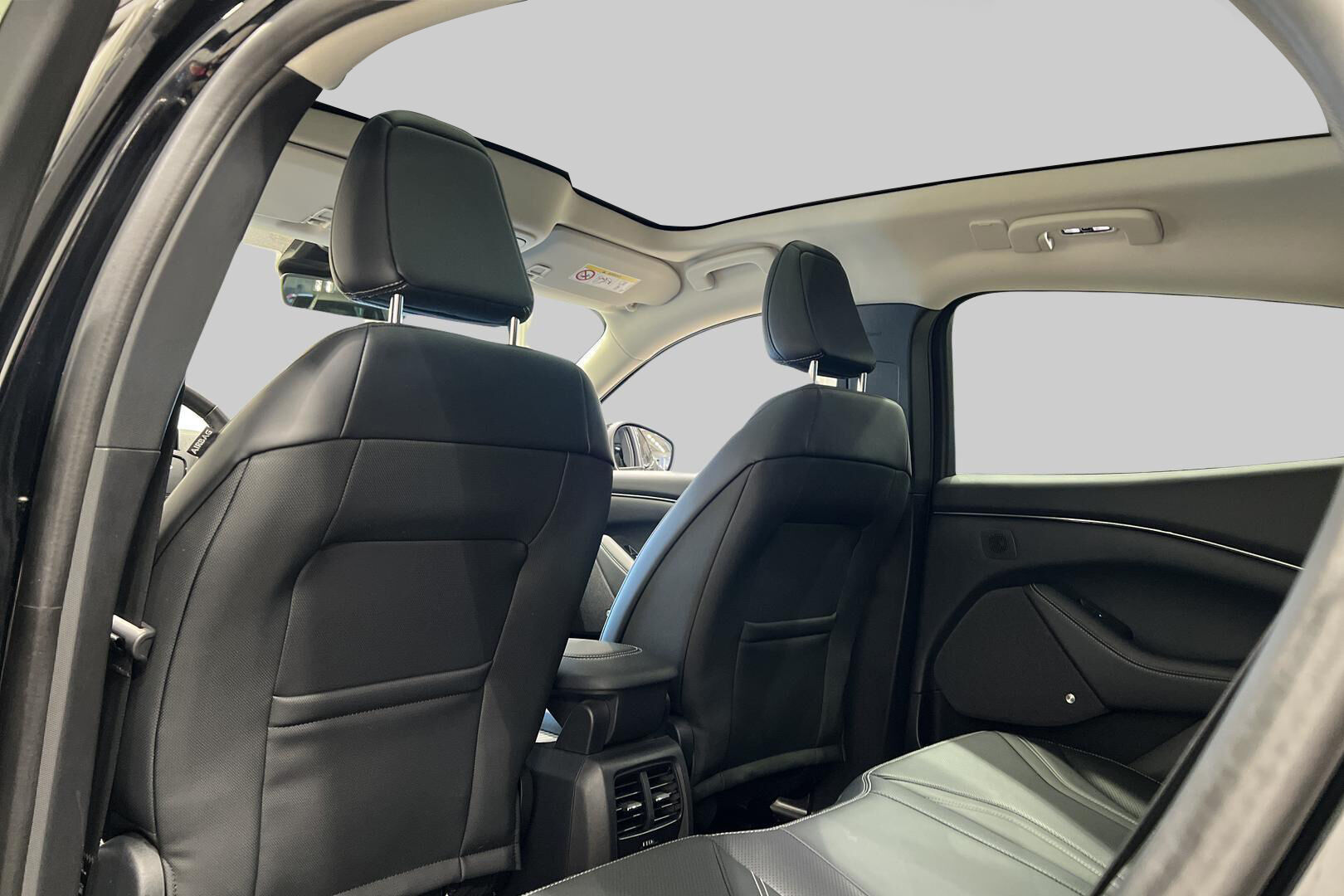 FORD MUSTANG MACH-E iso kuva 32