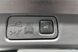 FORD MUSTANG MACH-E esikatselu 33