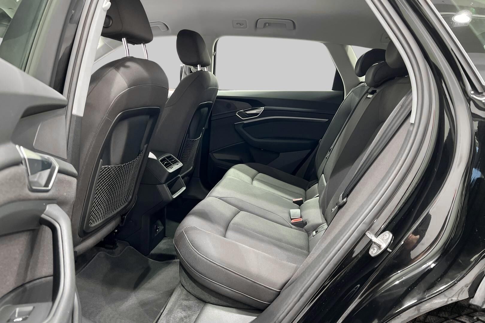 AUDI E-TRON iso kuva 8