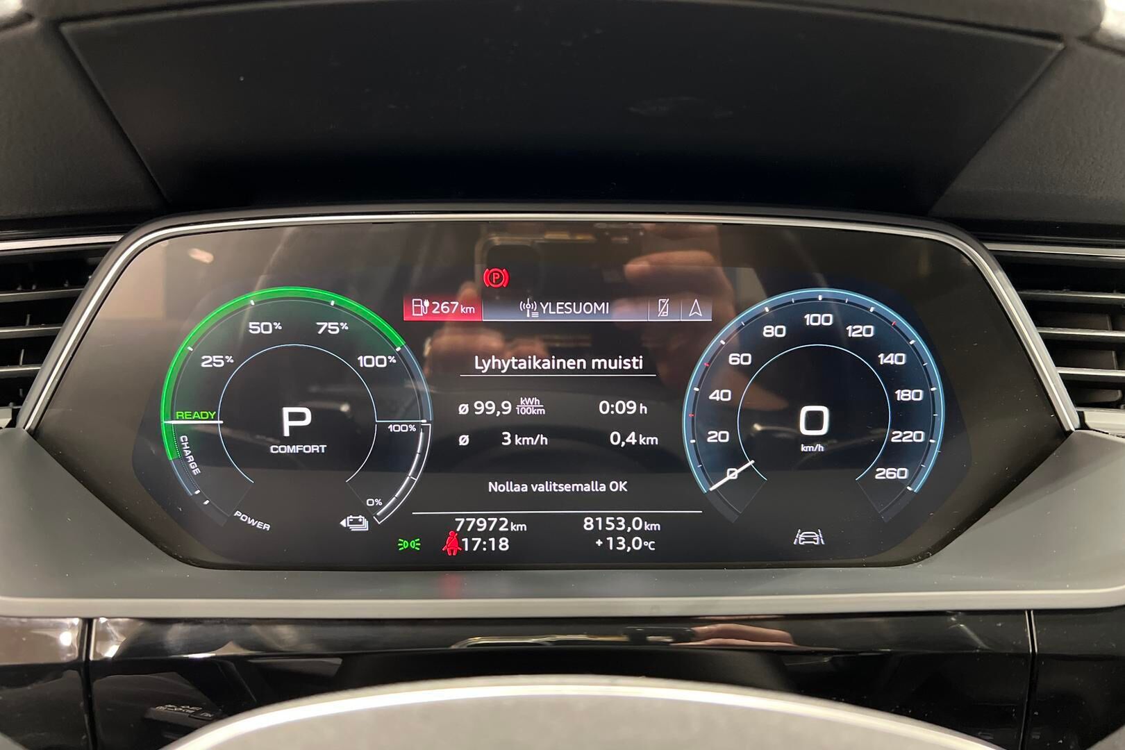 AUDI E-TRON iso kuva 12