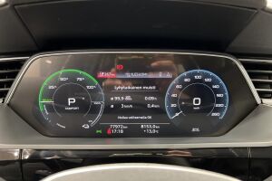 AUDI E-TRON esikatselu 12