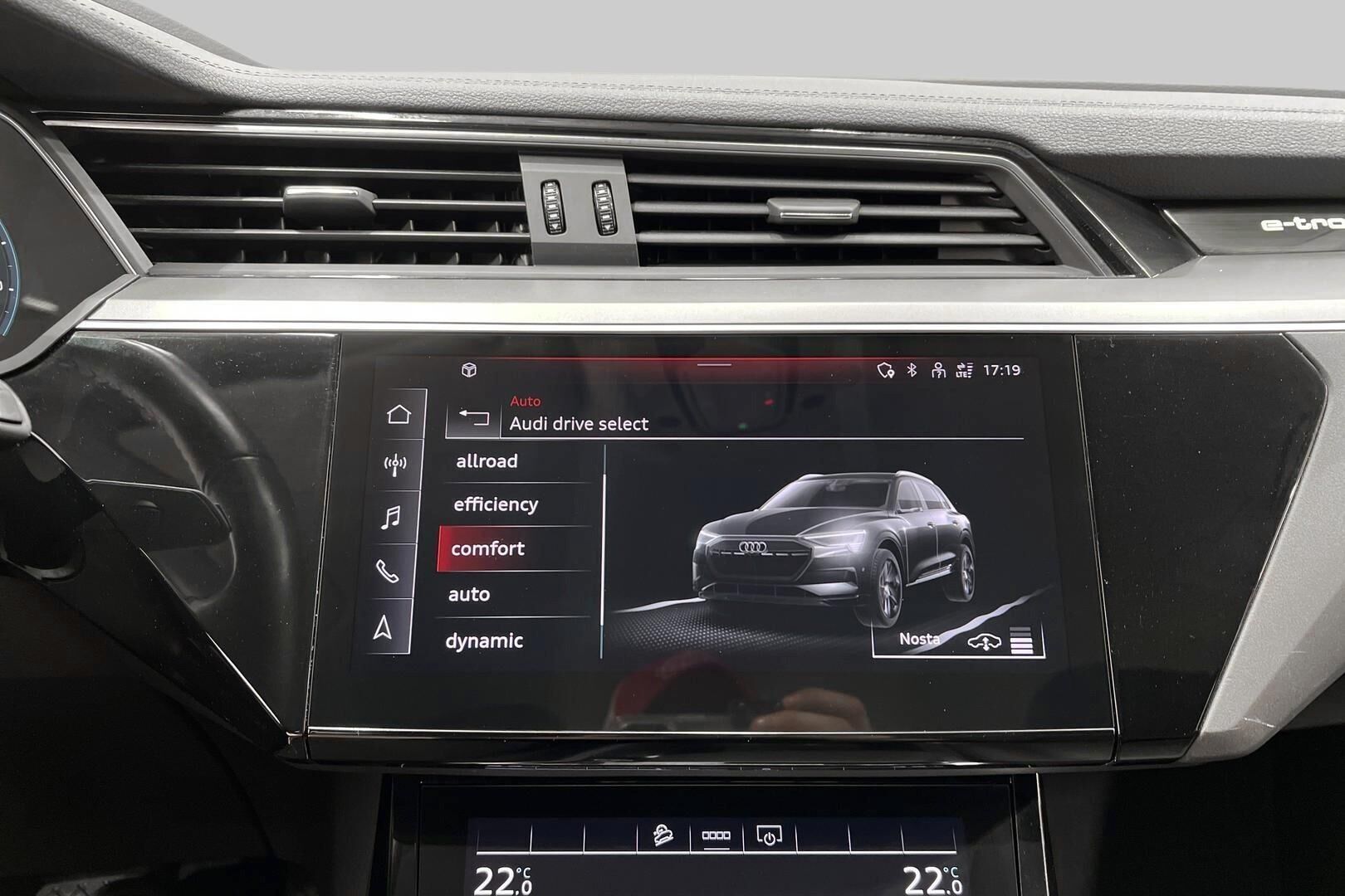 AUDI E-TRON iso kuva 17