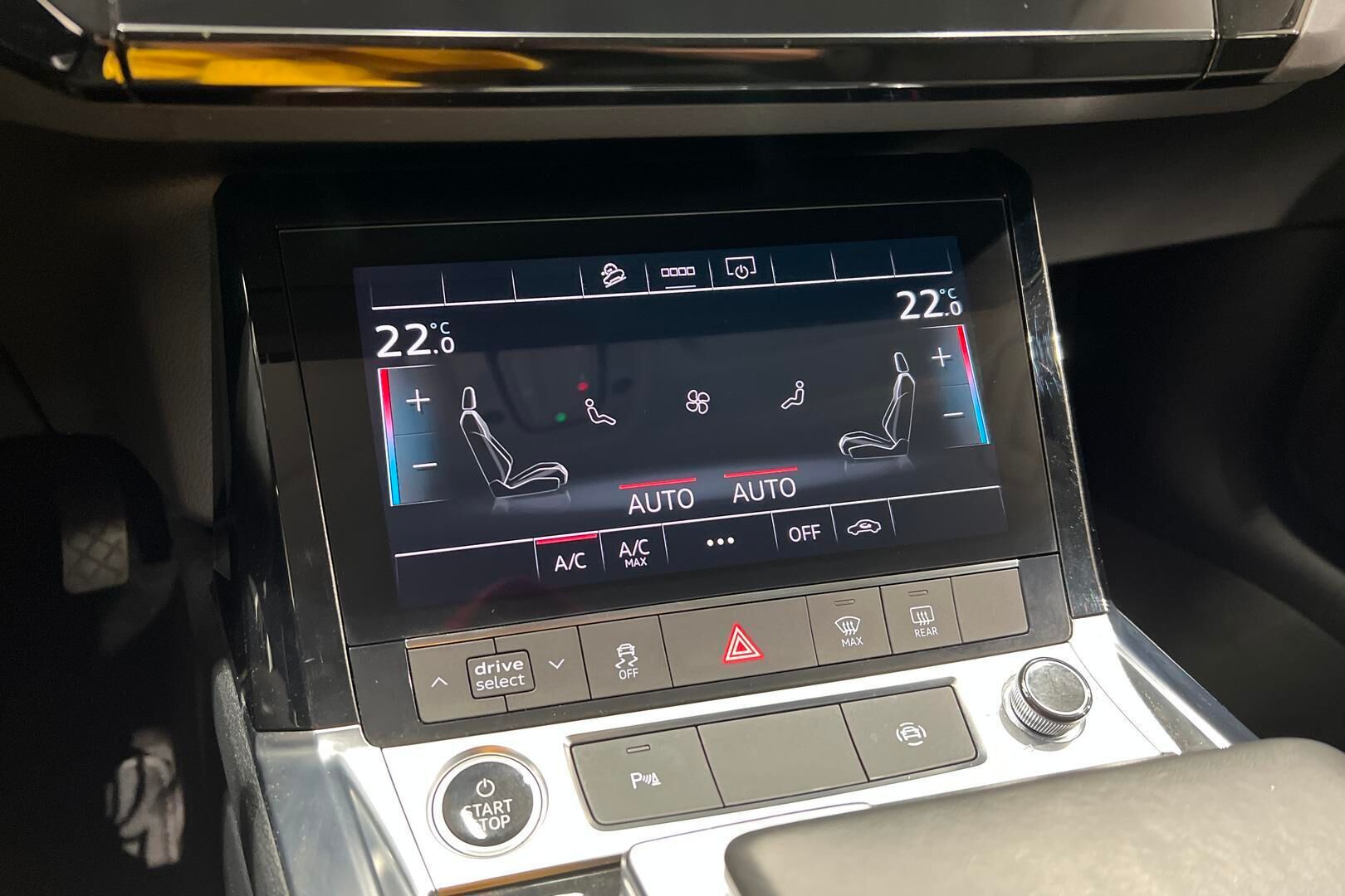 AUDI E-TRON iso kuva 20