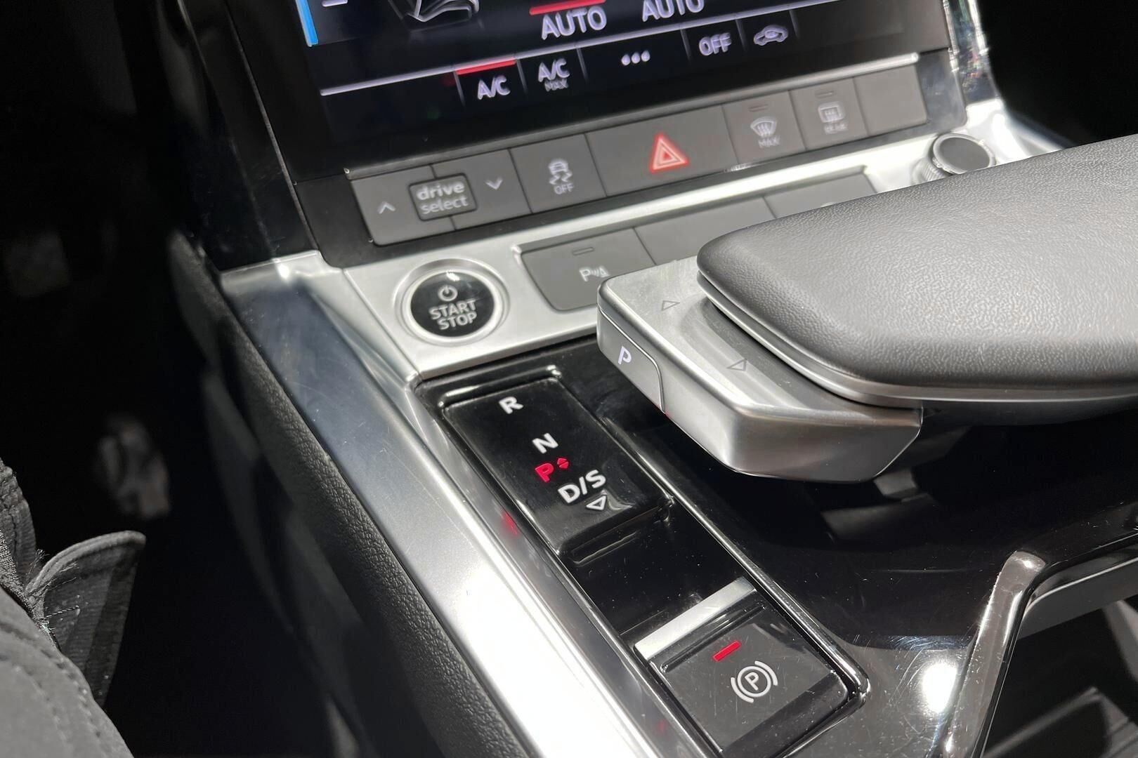 AUDI E-TRON iso kuva 21