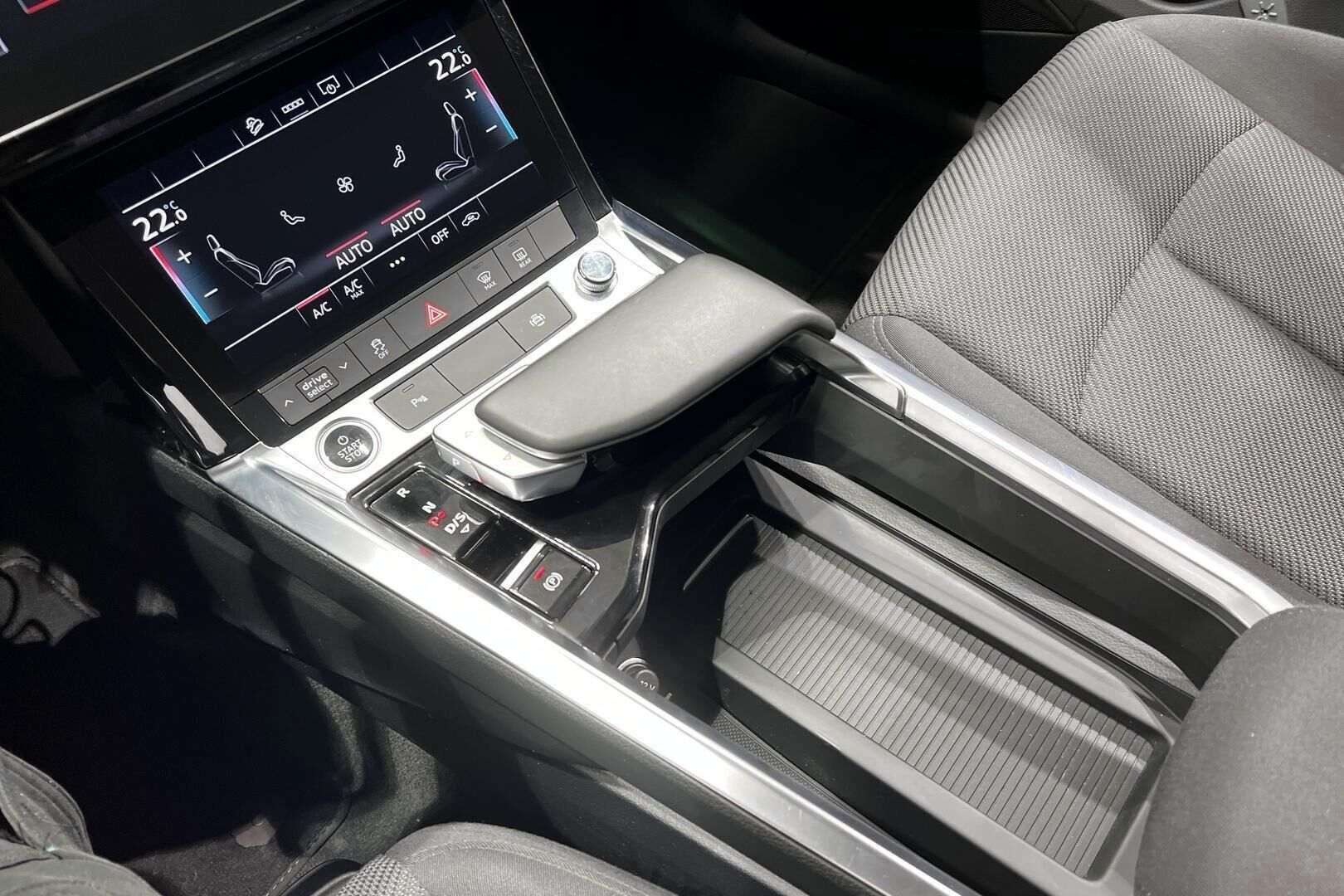 AUDI E-TRON iso kuva 22