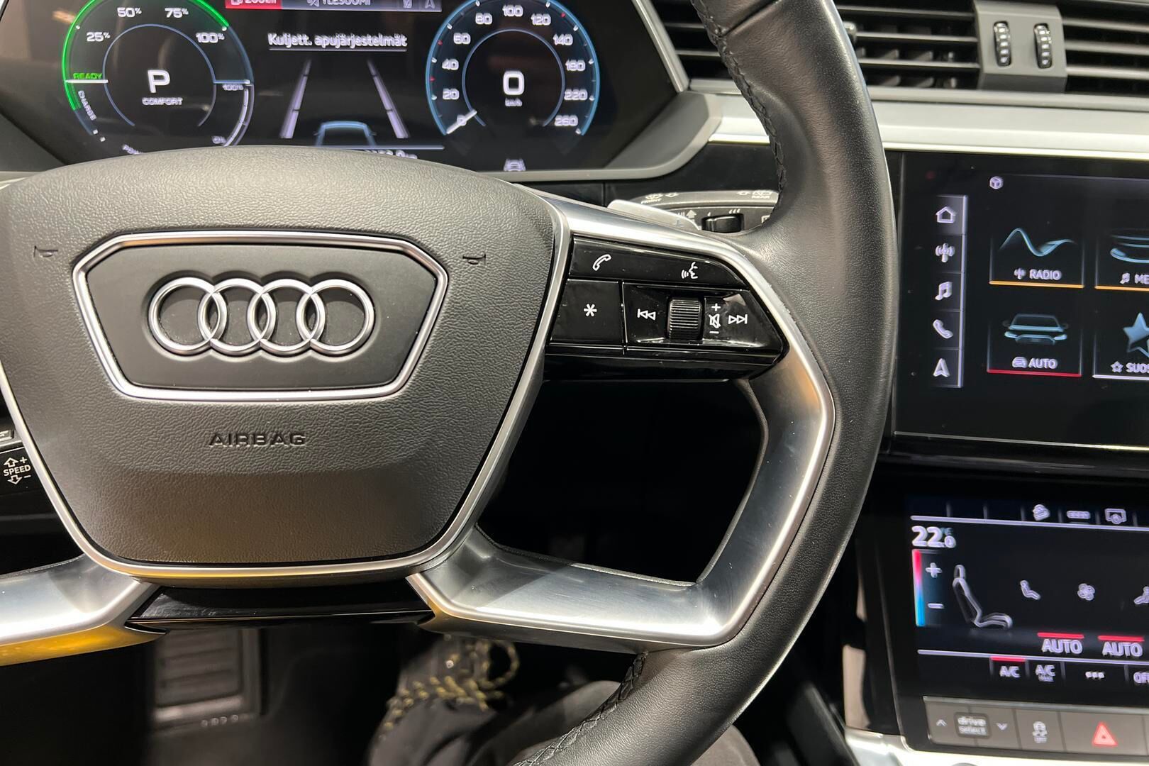 AUDI E-TRON iso kuva 25