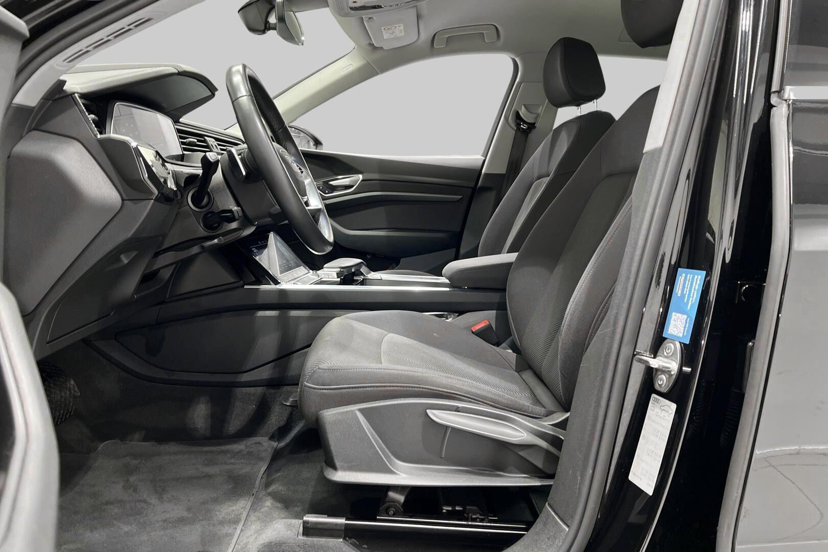 AUDI E-TRON iso kuva 7