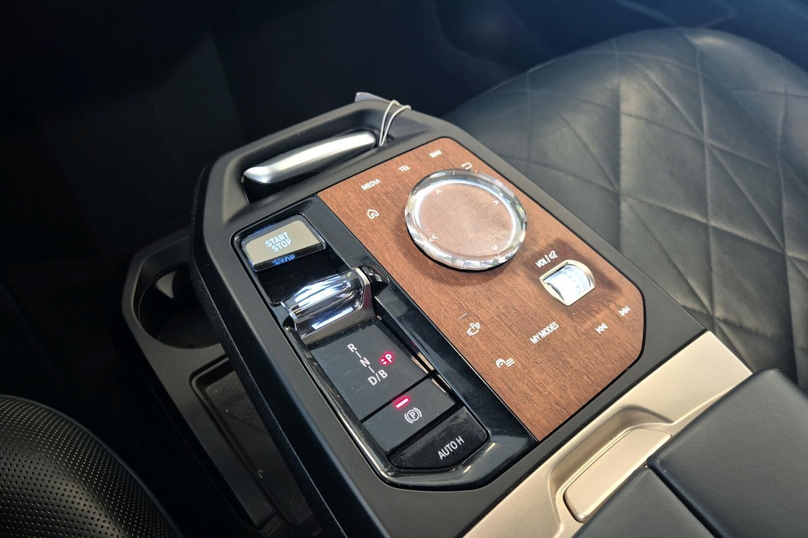BMW IX iso kuva 14