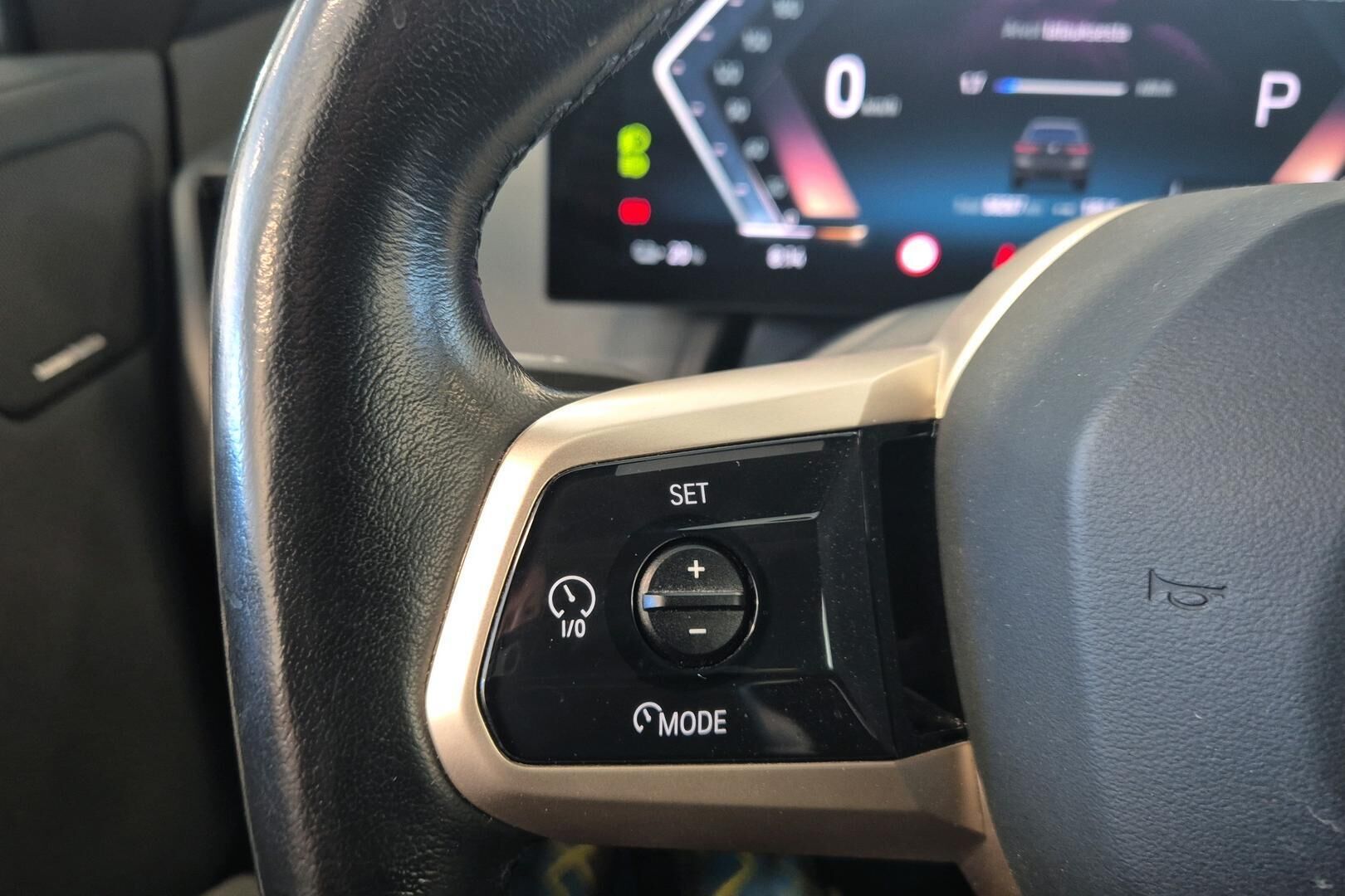 BMW IX iso kuva 16