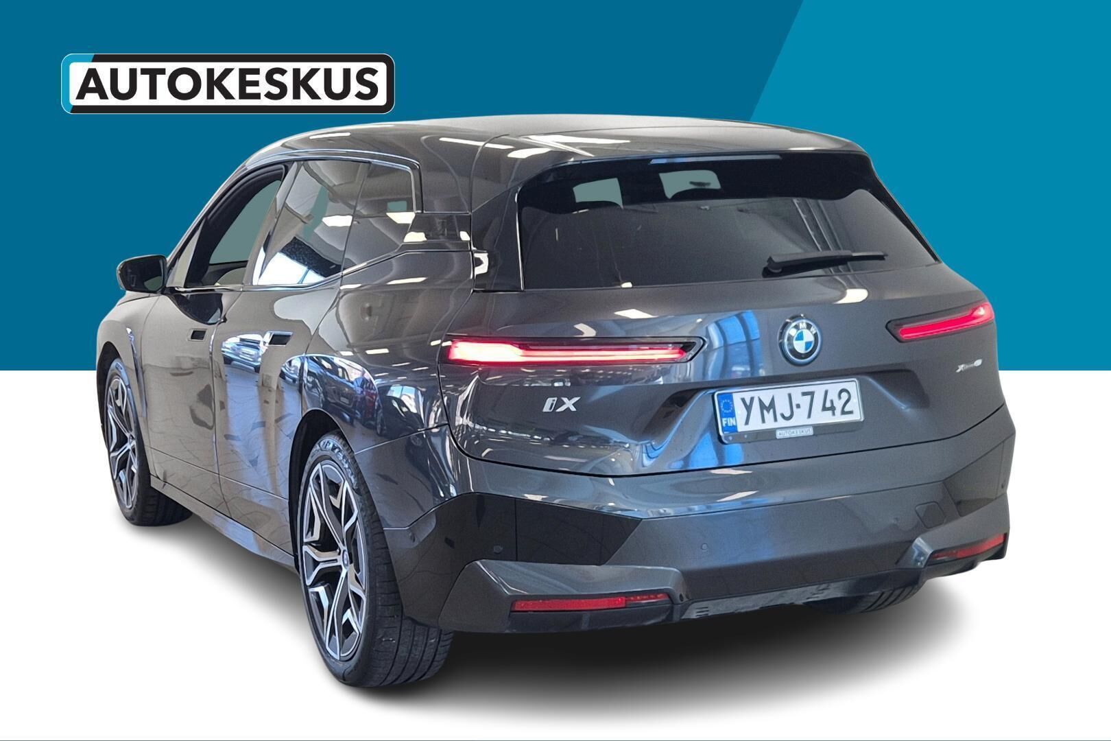 BMW IX iso kuva 5