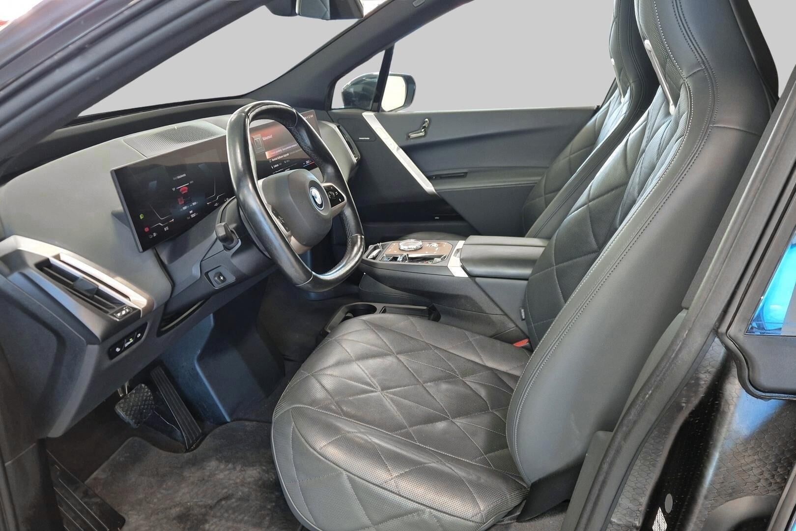 BMW IX iso kuva 7