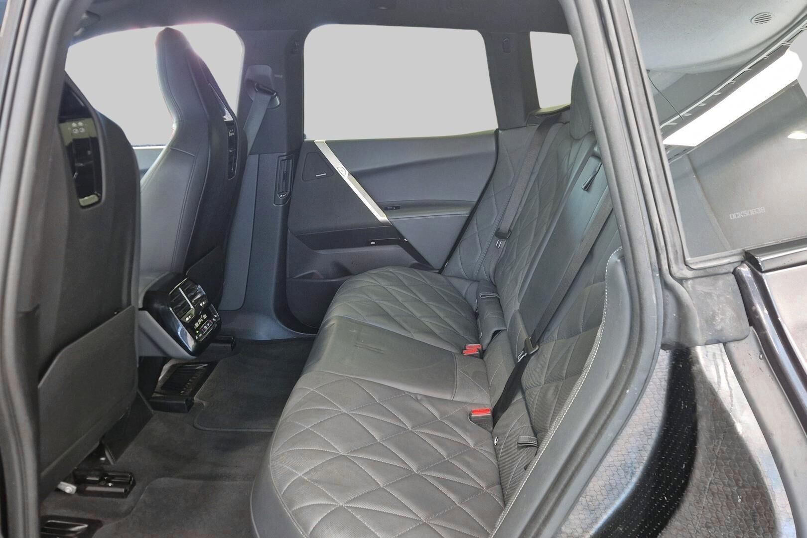 BMW IX iso kuva 8