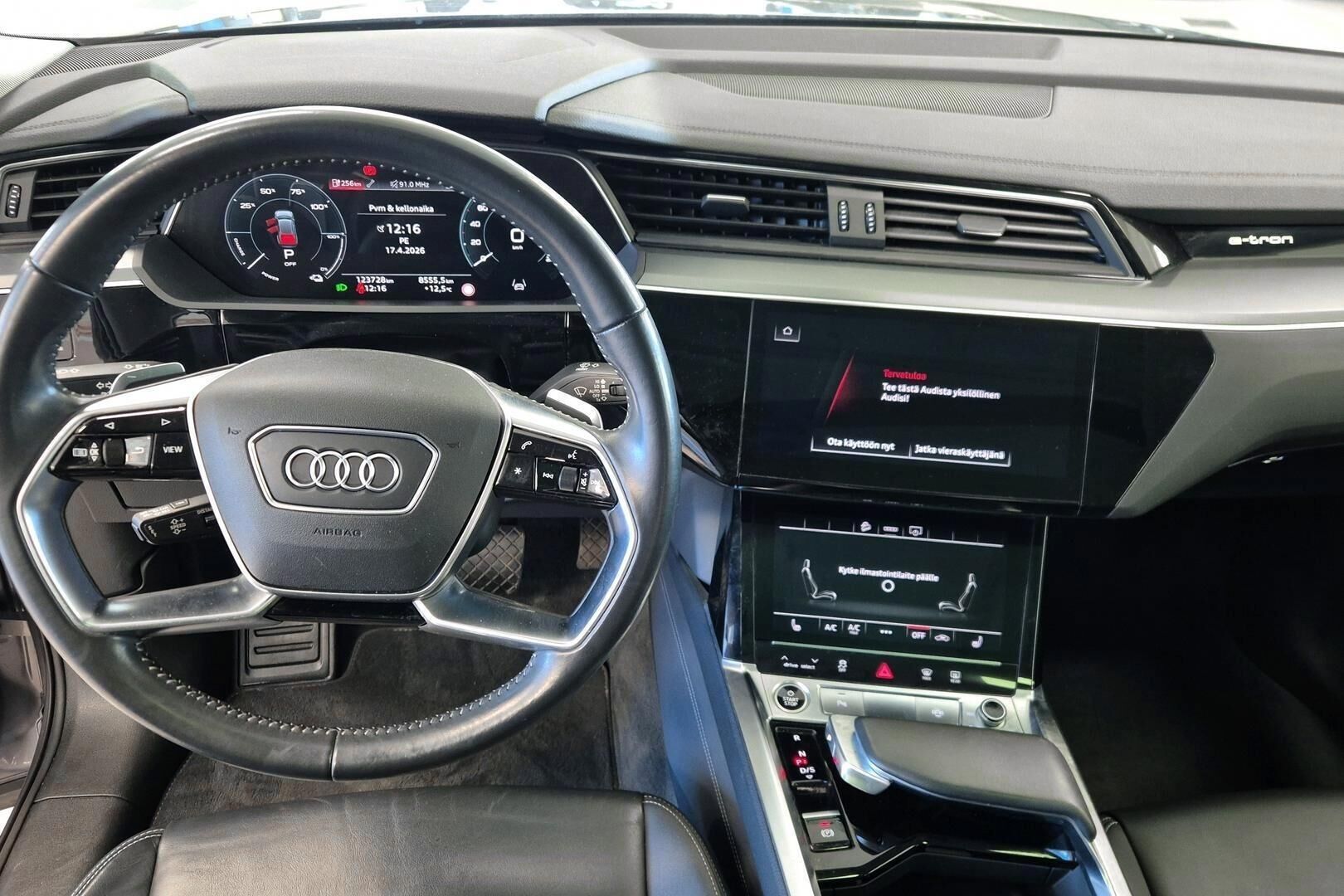 AUDI E-TRON iso kuva 8