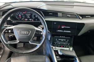 AUDI E-TRON esikatselu 8
