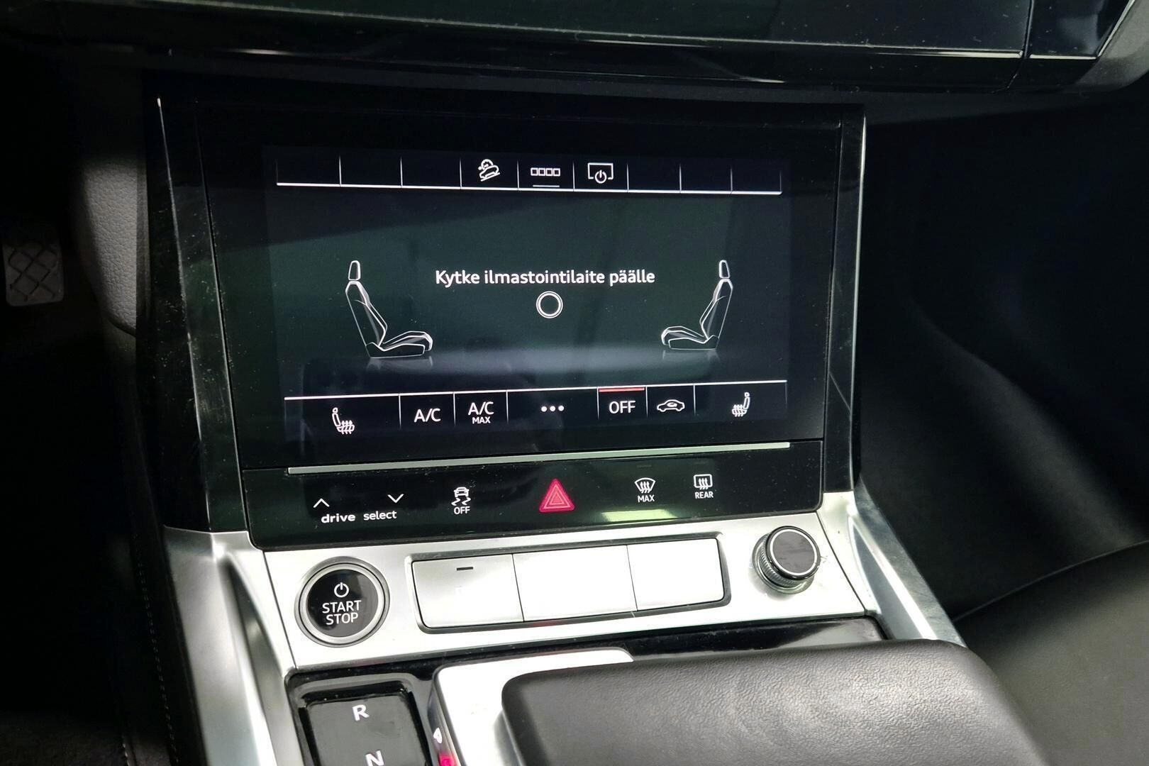 AUDI E-TRON iso kuva 11