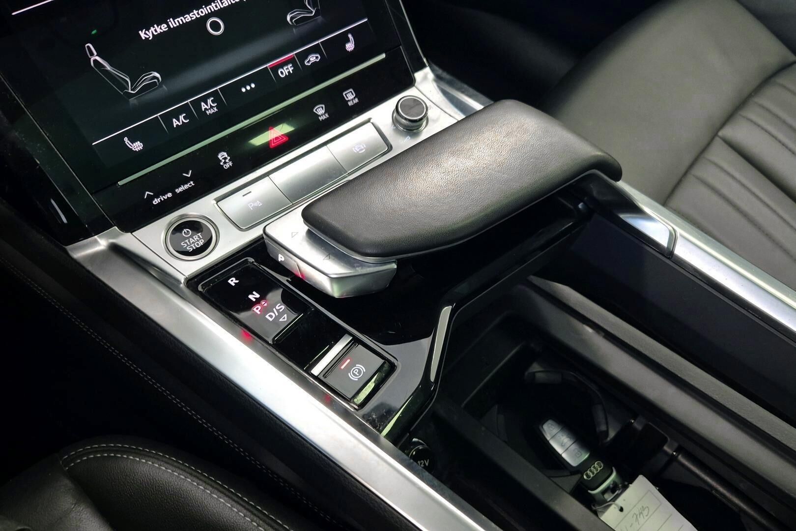 AUDI E-TRON iso kuva 12