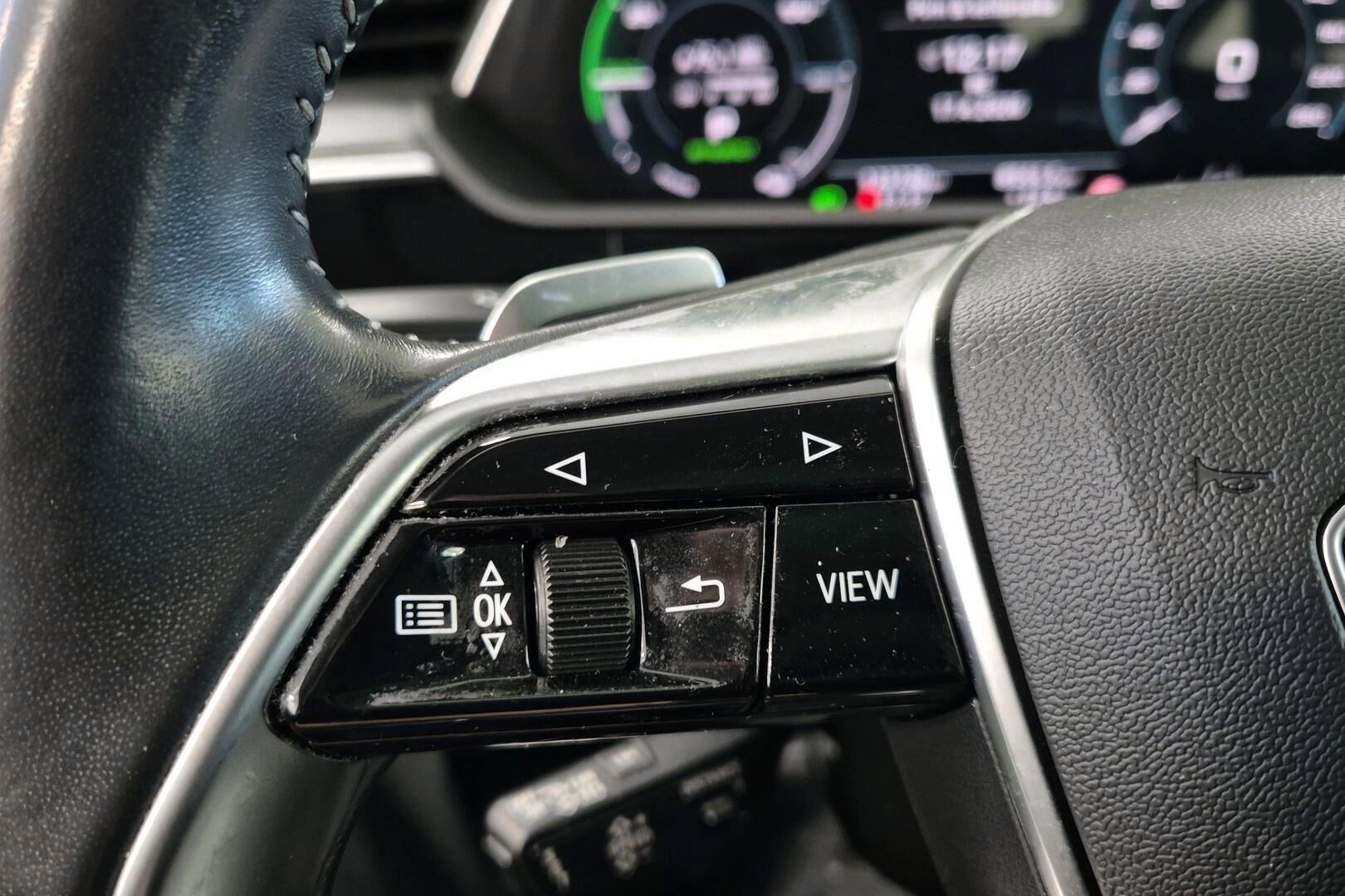 AUDI E-TRON iso kuva 13