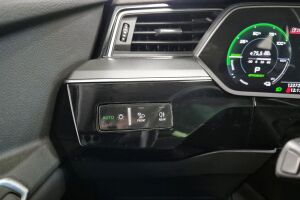 AUDI E-TRON esikatselu 15