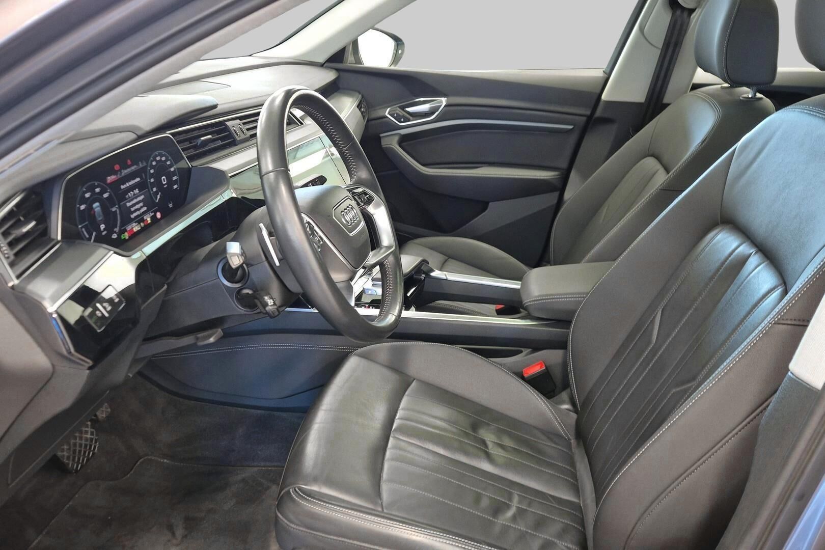 AUDI E-TRON iso kuva 7