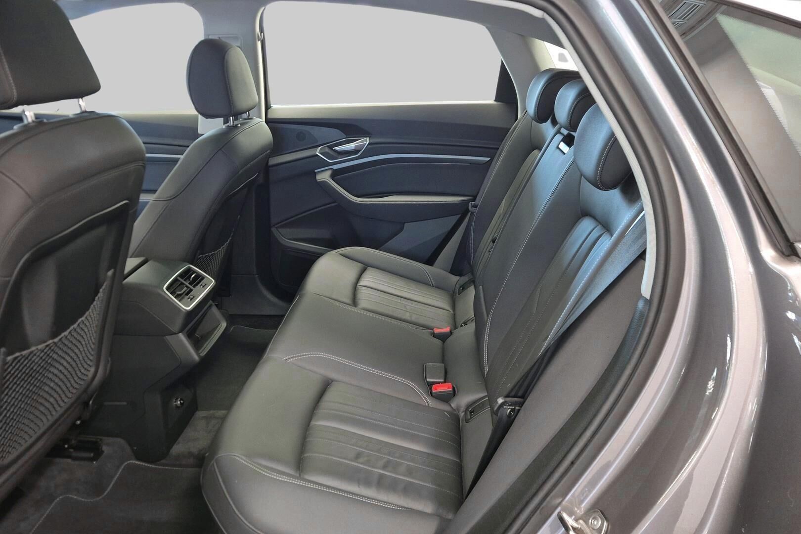 AUDI E-TRON iso kuva 19
