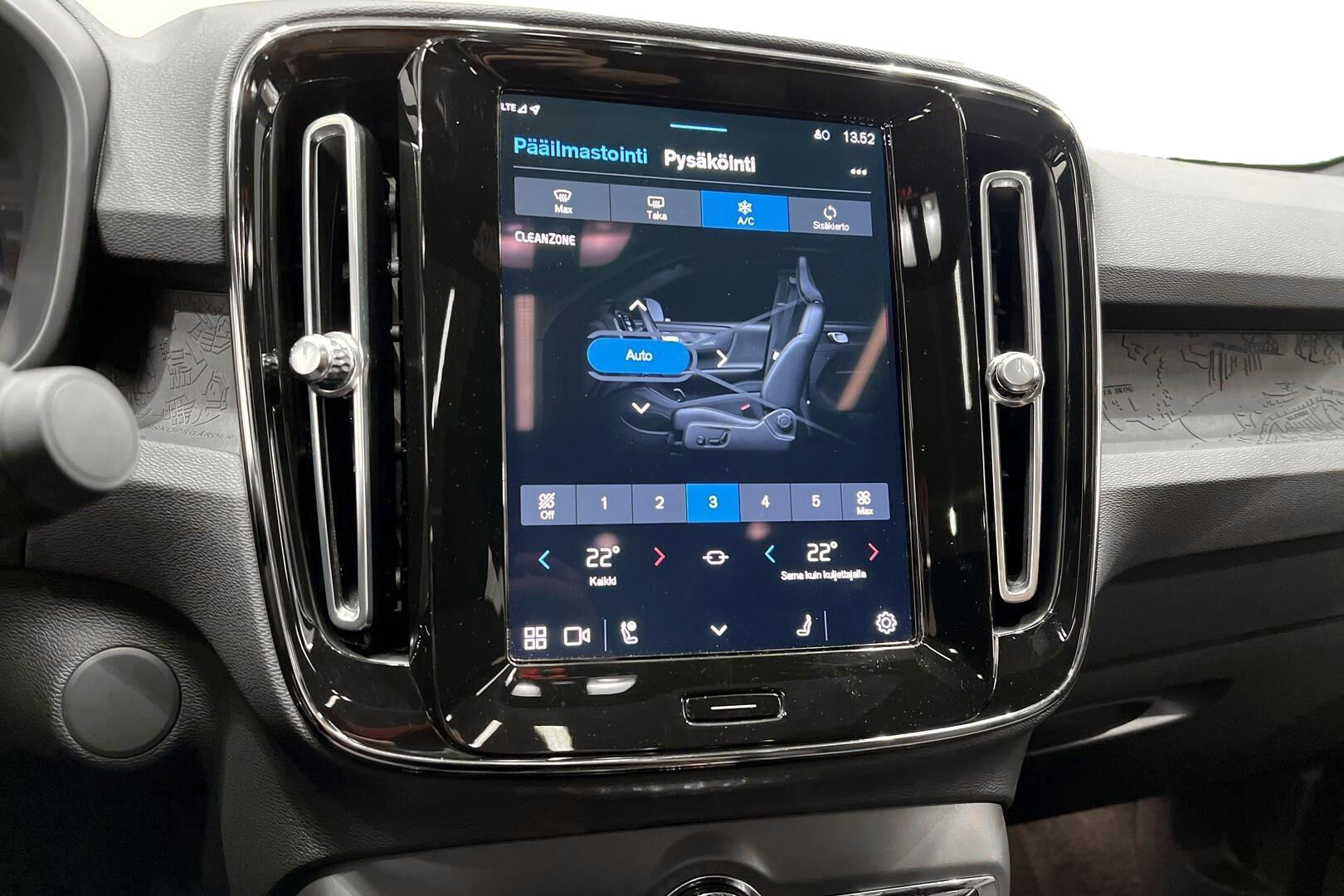 VOLVO C40 iso kuva 19