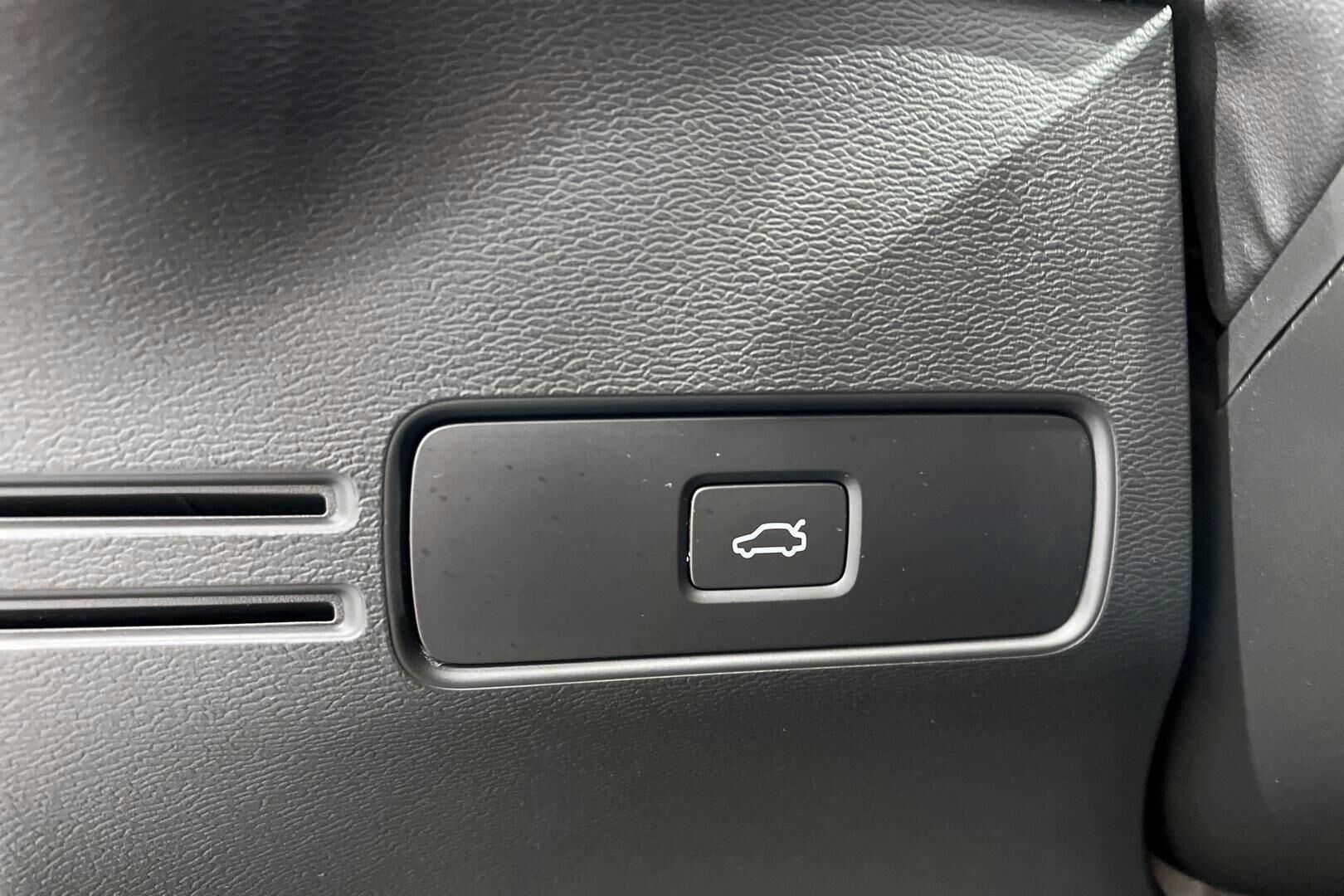 VOLVO C40 iso kuva 27