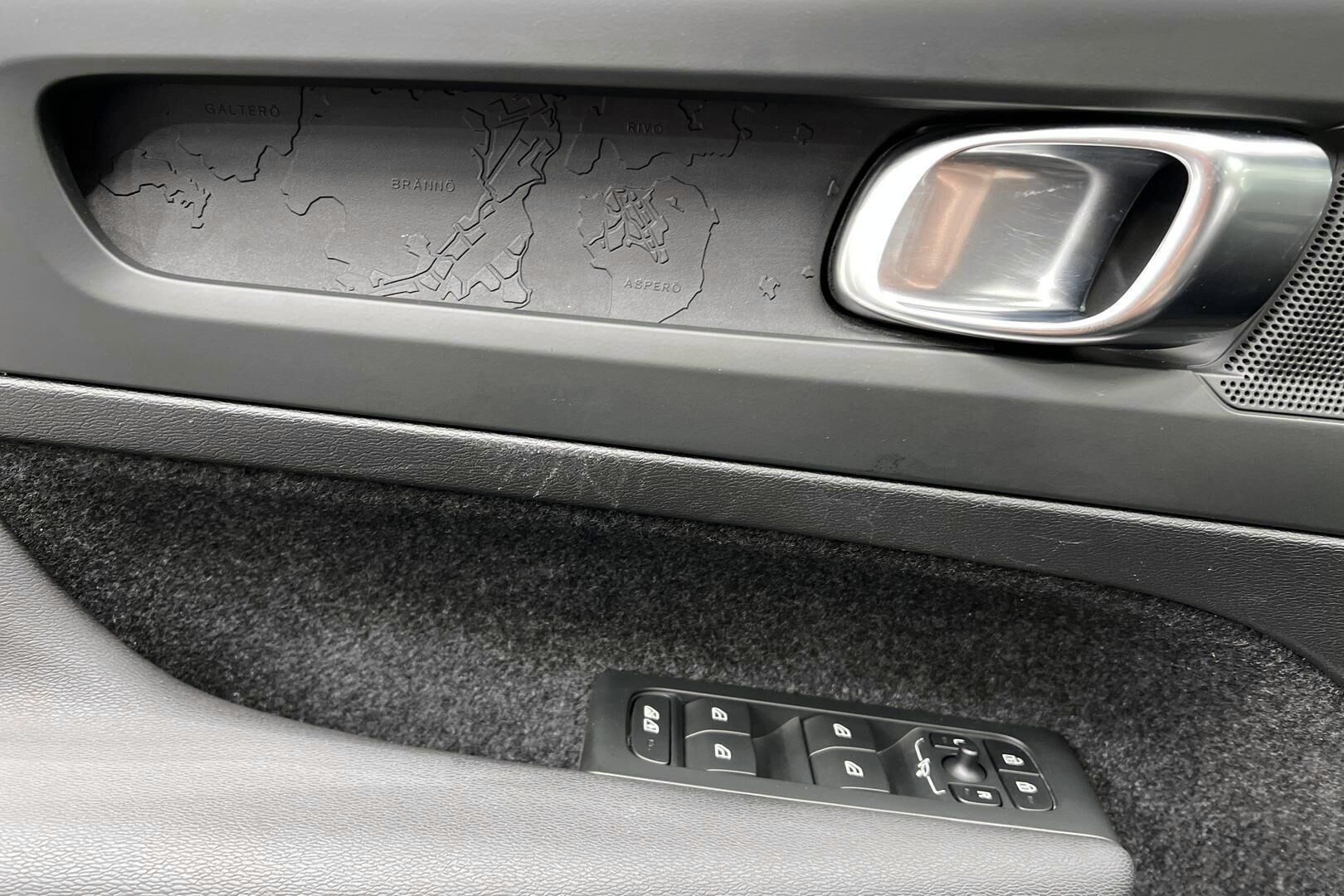 VOLVO C40 iso kuva 28