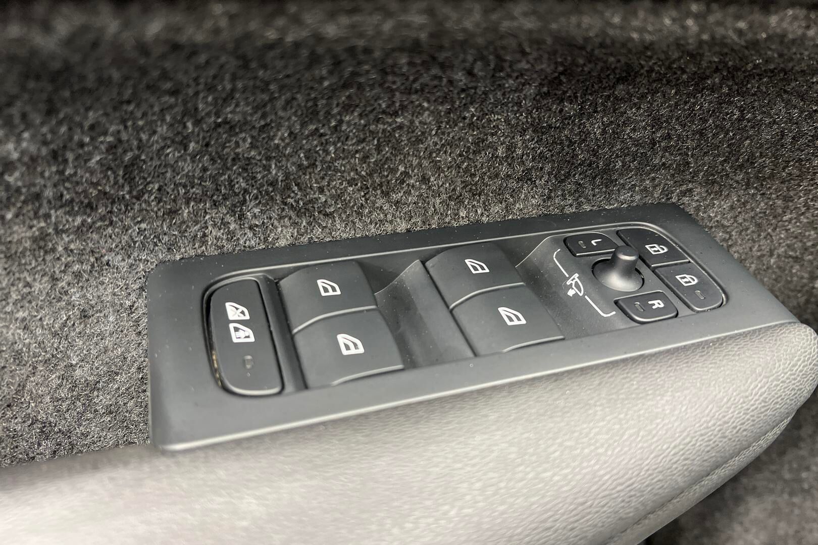 VOLVO C40 iso kuva 29