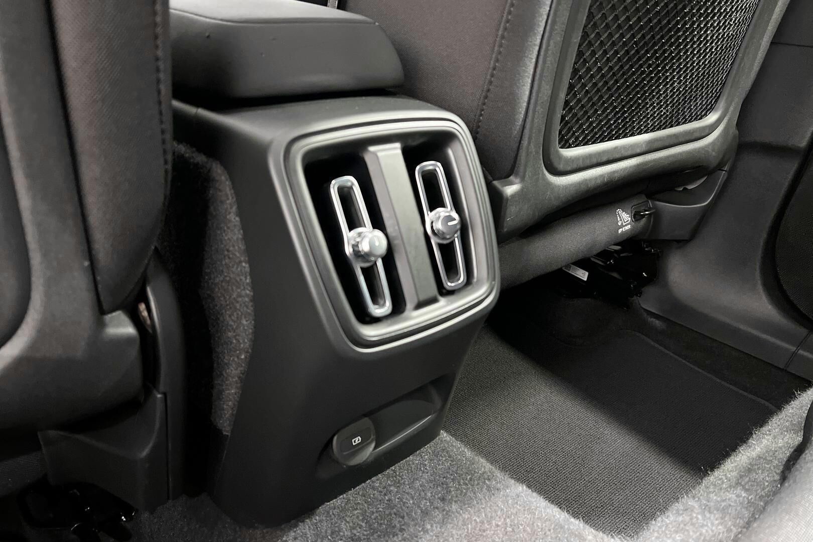 VOLVO C40 iso kuva 30