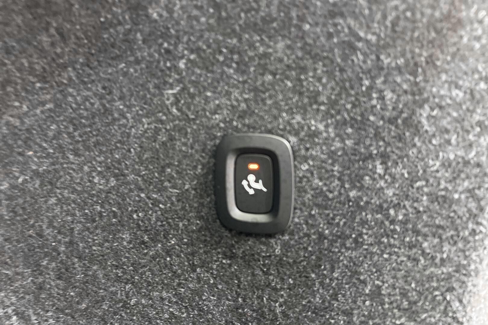 VOLVO C40 iso kuva 33