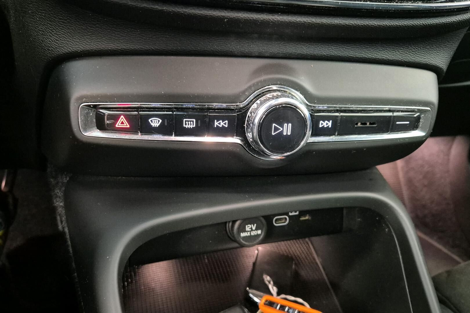 VOLVO XC40 iso kuva 18