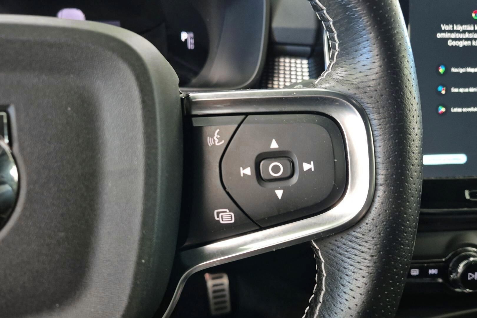 VOLVO XC40 iso kuva 8