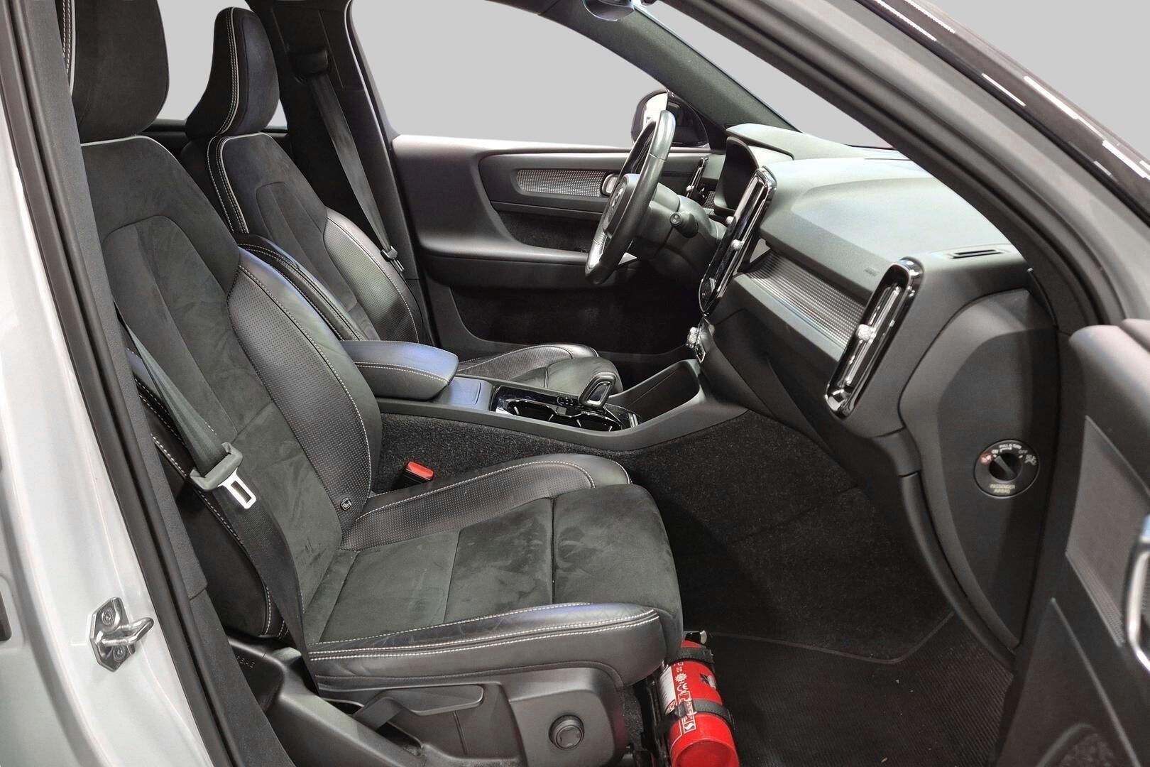 VOLVO XC40 iso kuva 3