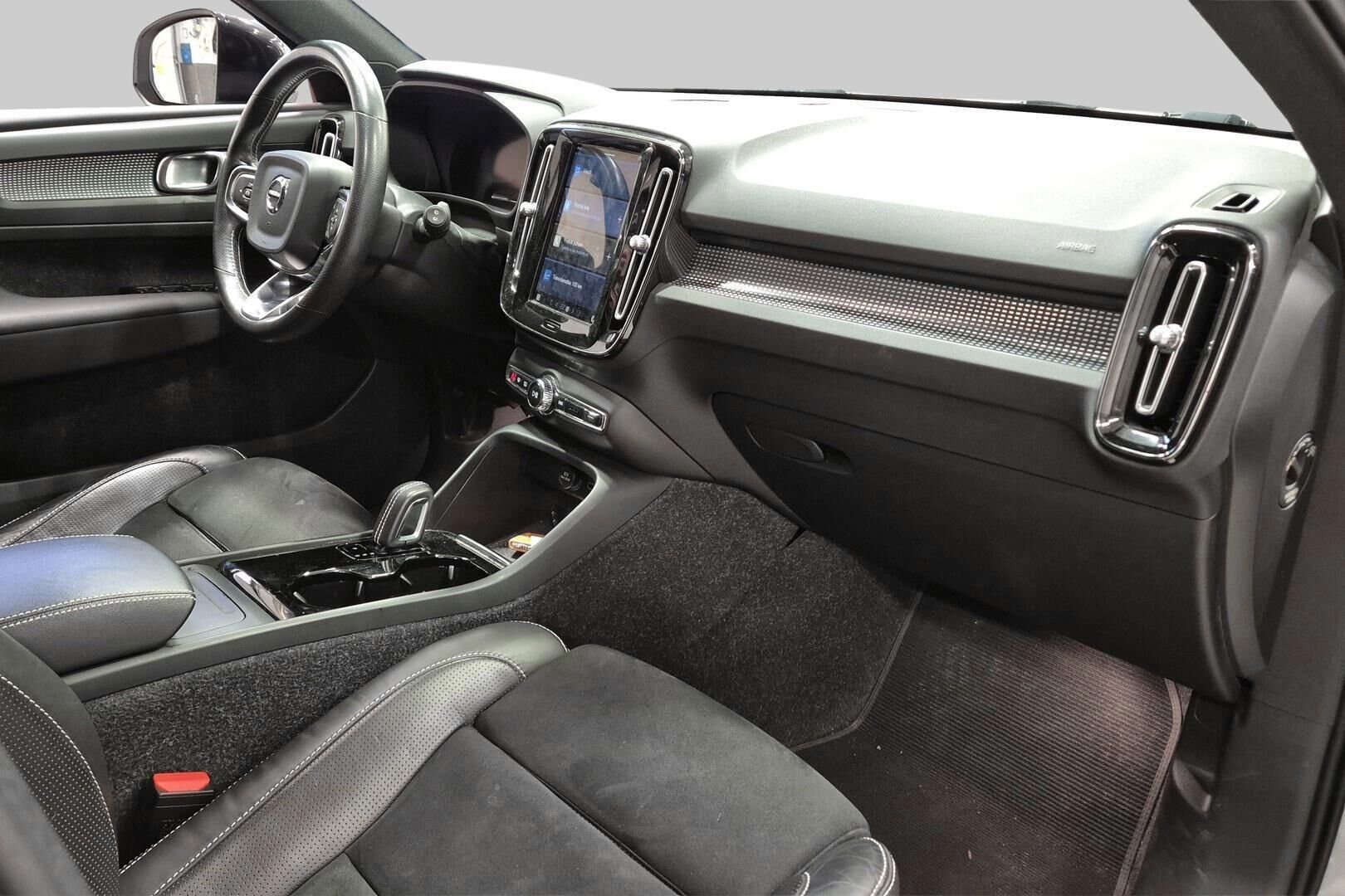 VOLVO XC40 iso kuva 4