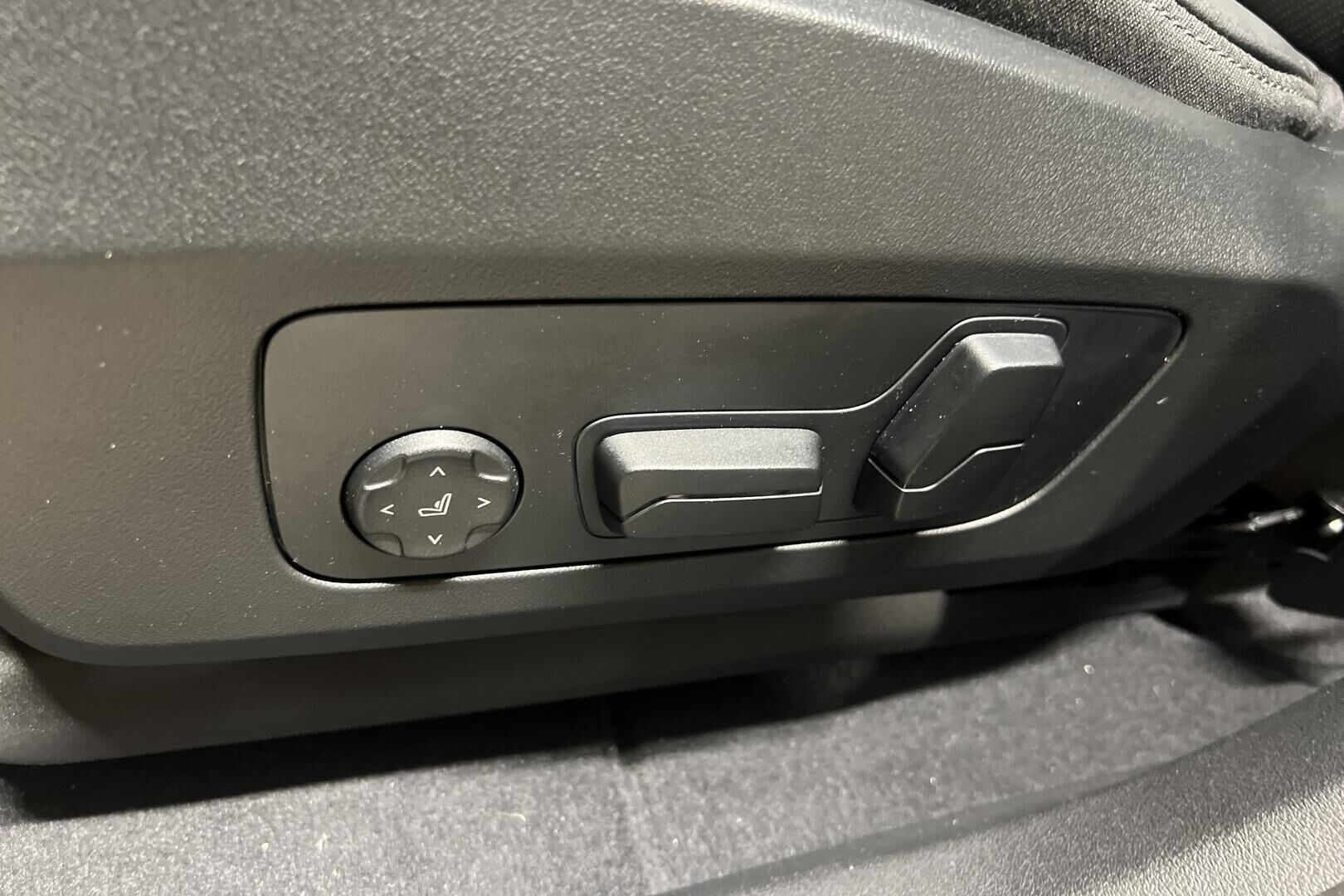 BMW iX1 iso kuva 19