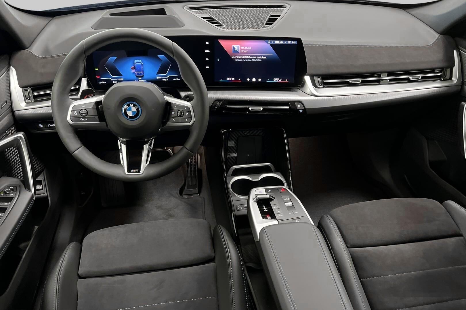 BMW iX1 iso kuva 10