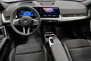 BMW iX1 esikatselu 10