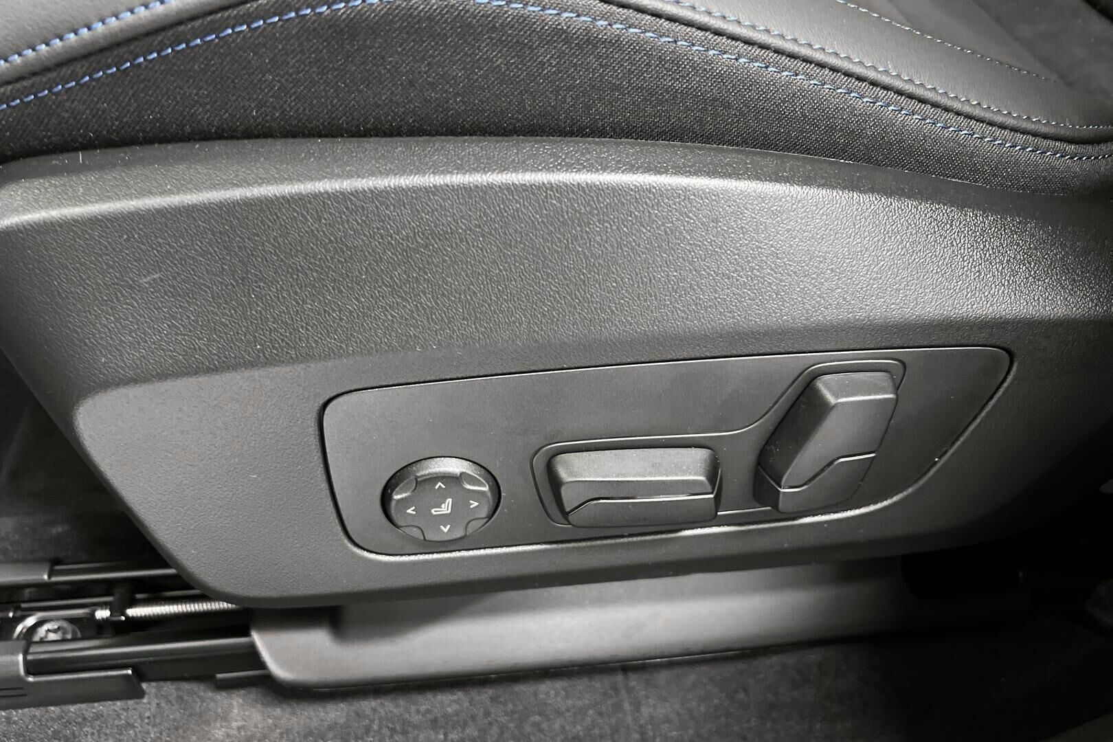 BMW iX1 iso kuva 20