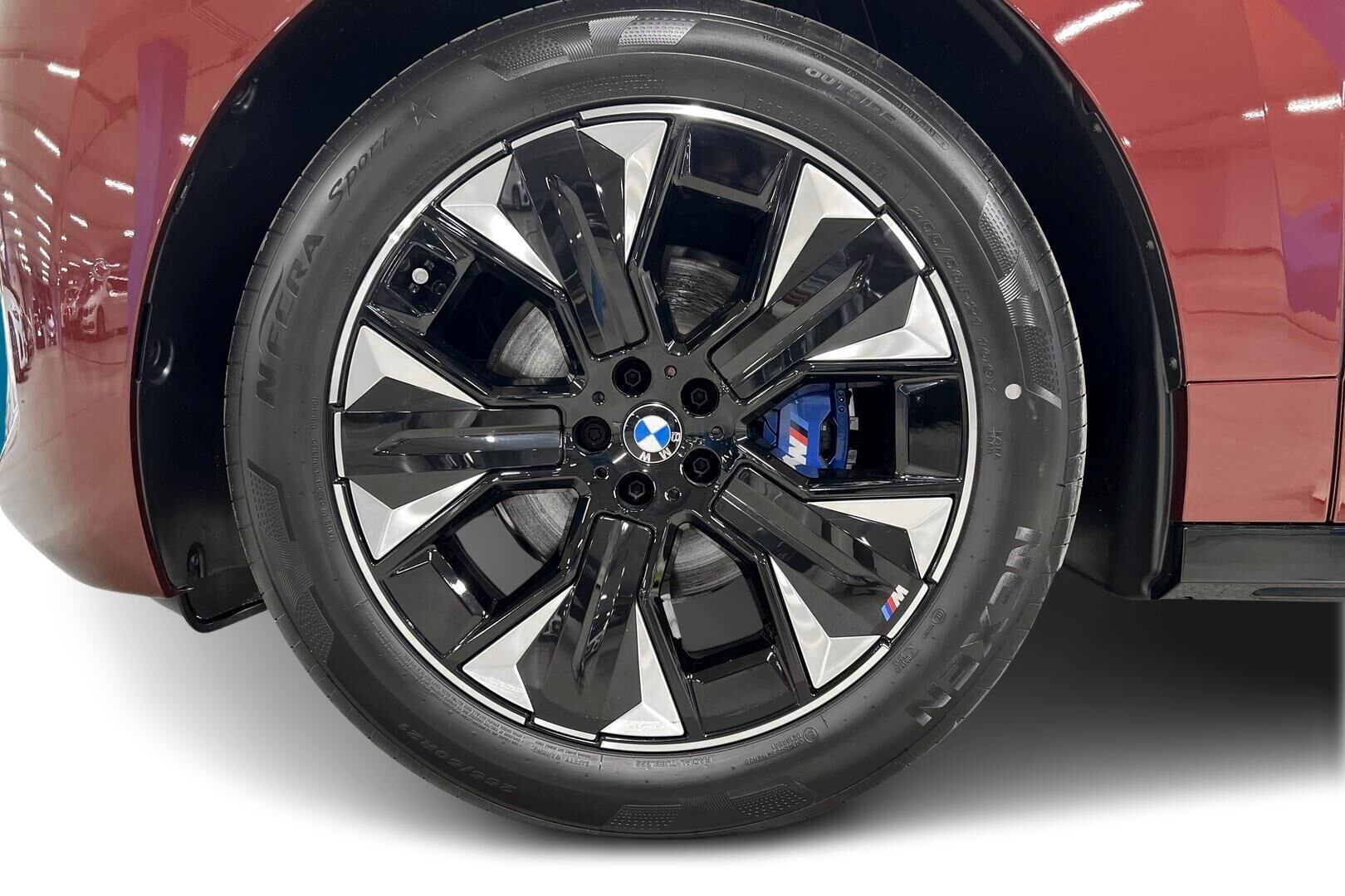 BMW iX iso kuva 12