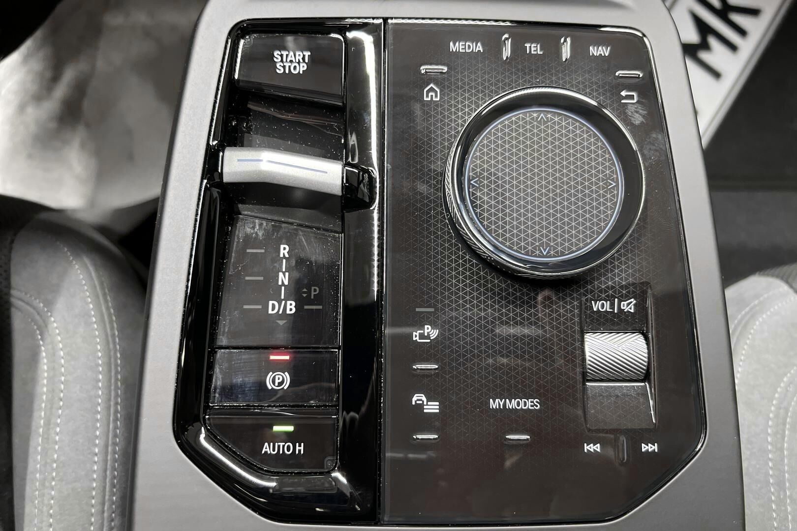 BMW iX iso kuva 18