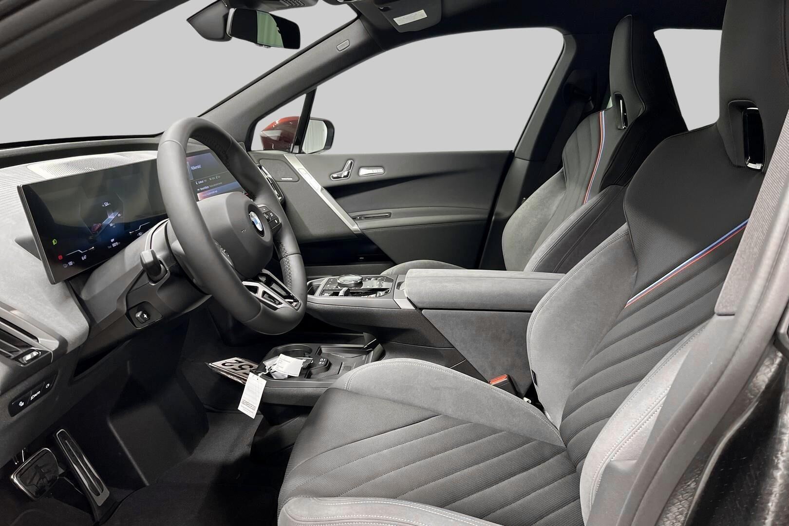 BMW iX iso kuva 8