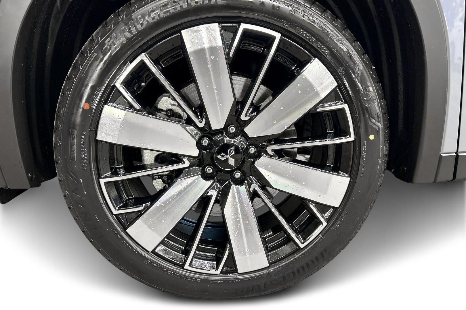 Mitsubishi Outlander iso kuva 12