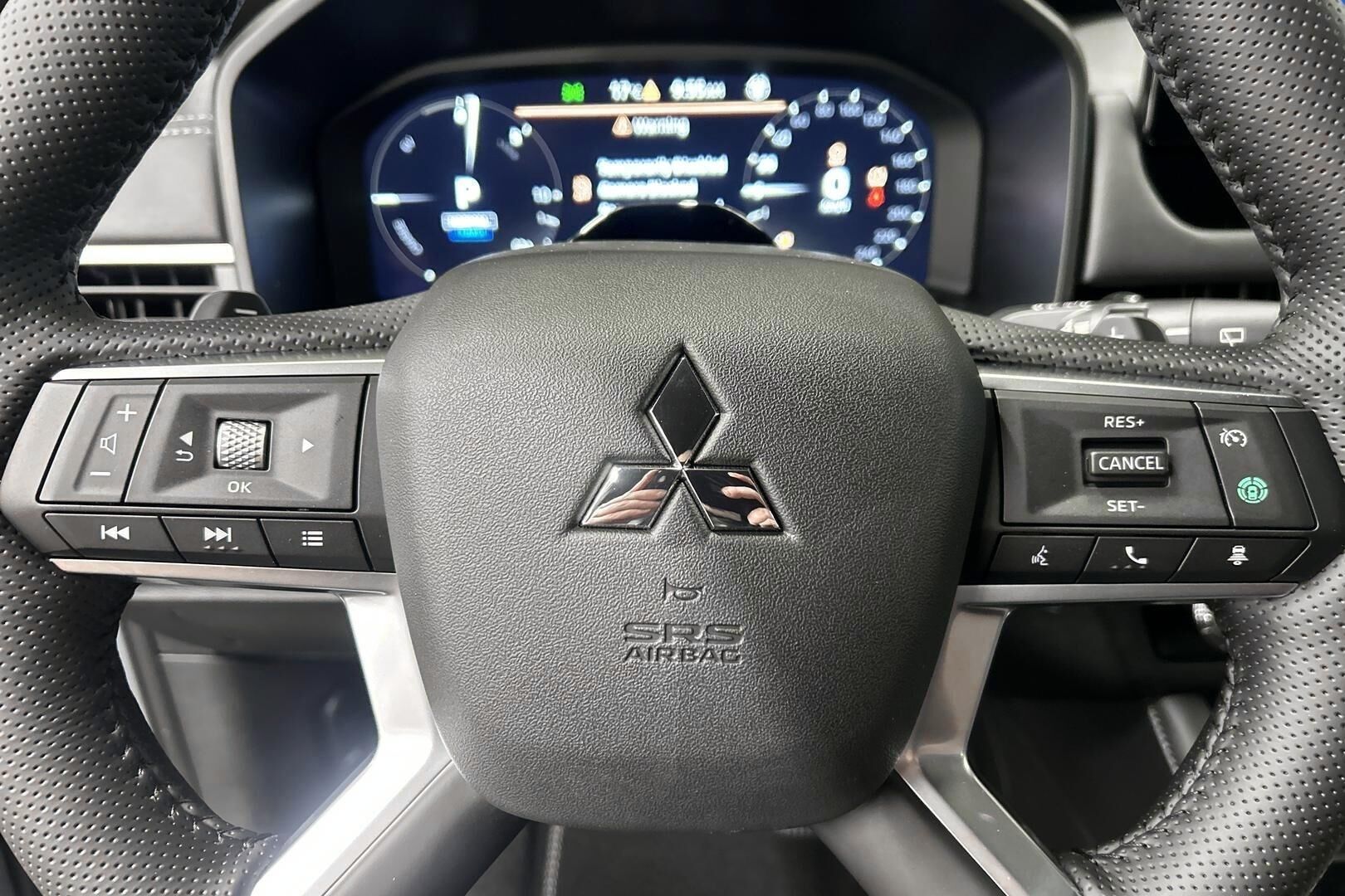 Mitsubishi Outlander iso kuva 13