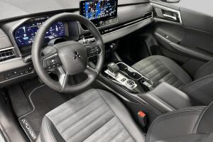 Mitsubishi Outlander esikatselu 8
